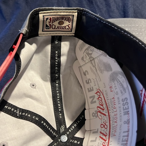 MITCHELL & NESS 3M REFLECTIVE MIAMI HEAT HAT - Picture 8 of 11